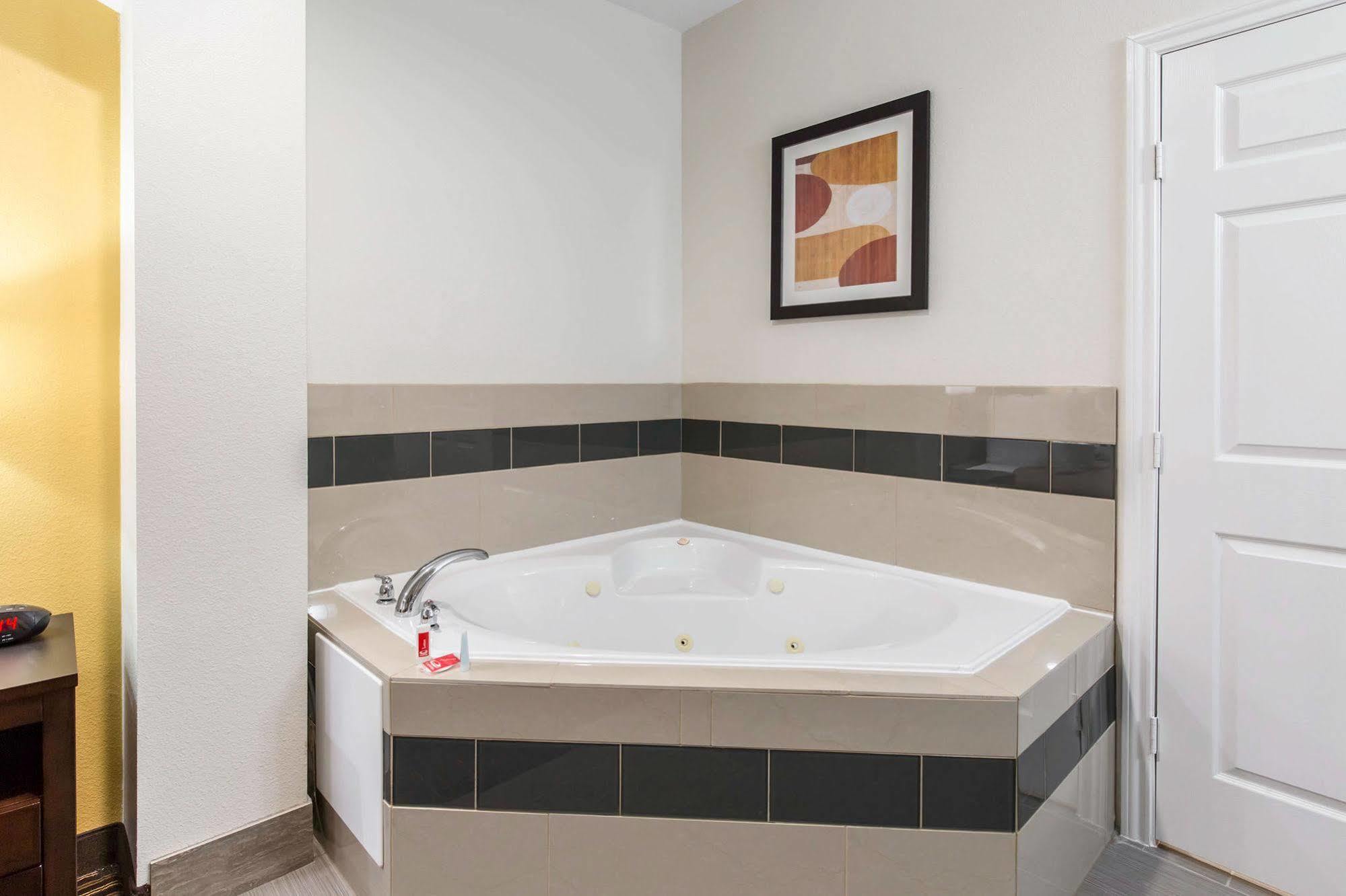 Scottish Inns & Suites Spring - Houston North Eksteriør billede